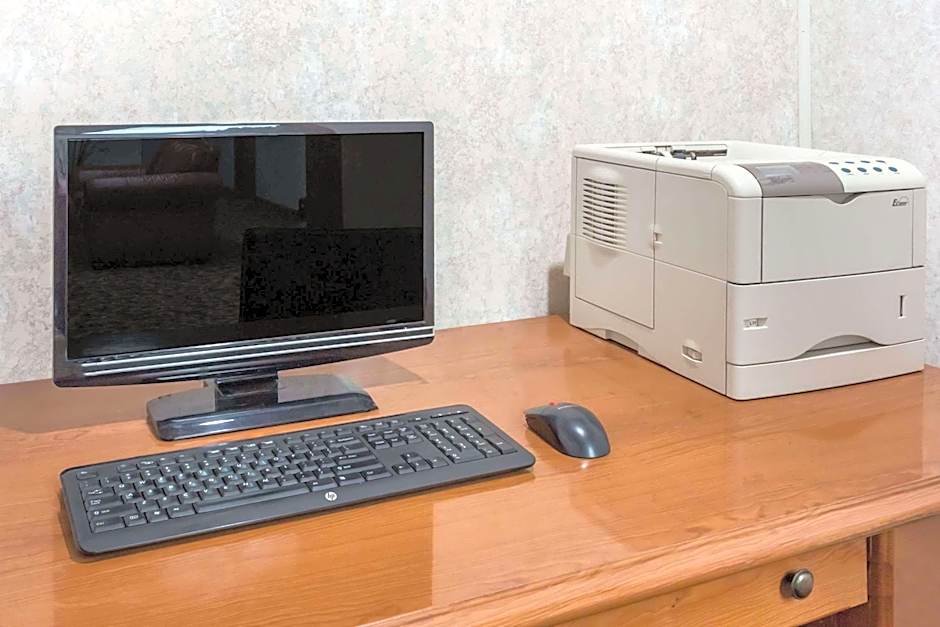 Days Inn by Wyndham Staunton South