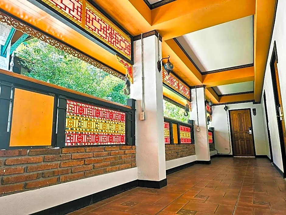 Chiangmai Lanna & Modern Loft Hotel