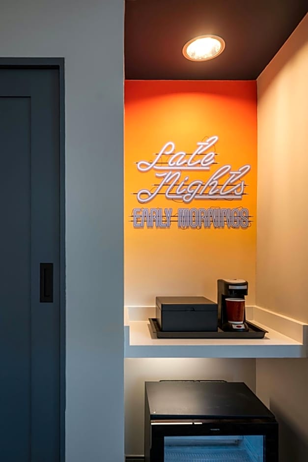 Renaissance by Marriott Dallas Addison Hotel