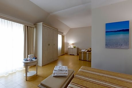 Junior Suite city and sea view