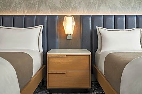 Deluxe, Larger Guest room, 2 Queen, City view