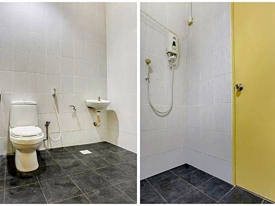 OYO 89615 T Family Hotel