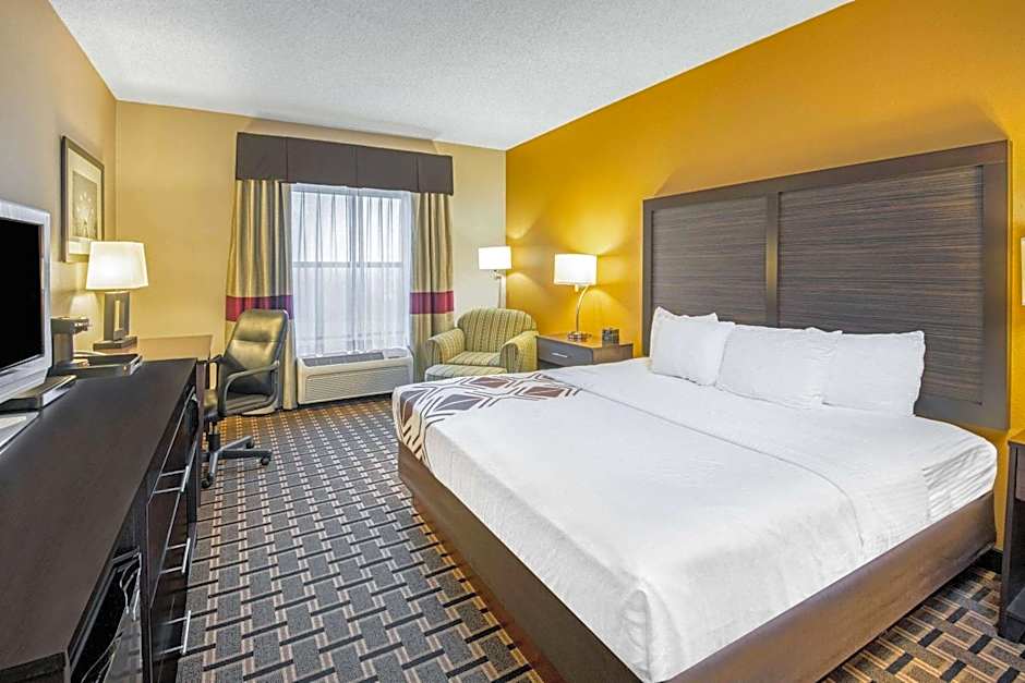 La Quinta Inn & Suites by Wyndham Denison - North Lake Texoma