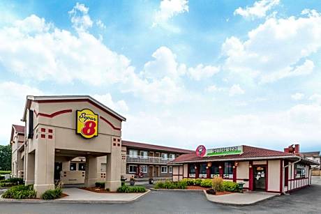 Super 8 by Wyndham Guelph