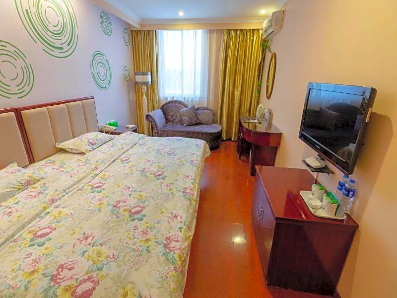 GreenTree Inn Jiangsu ZhenJiang Jurong New Bus Station Express Hotel