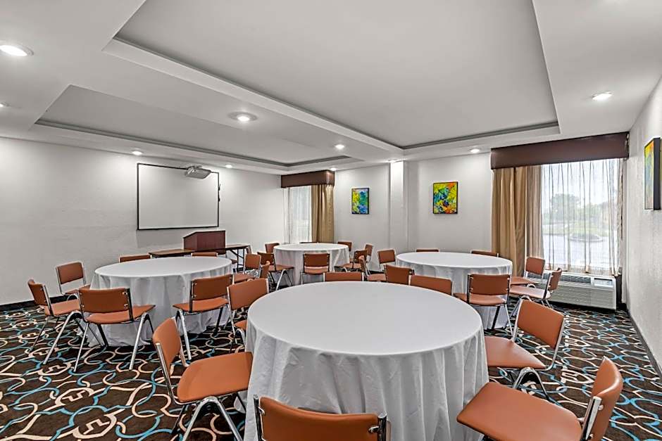 Spark by Hilton Syracuse Carrier Circle