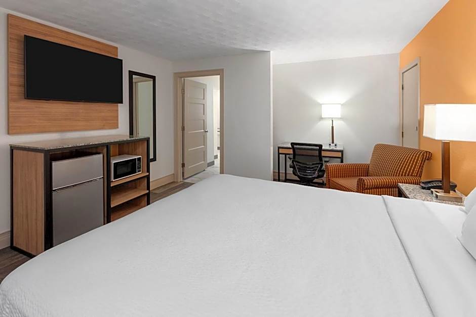 Howard Johnson by Wyndham Malden Boston Area