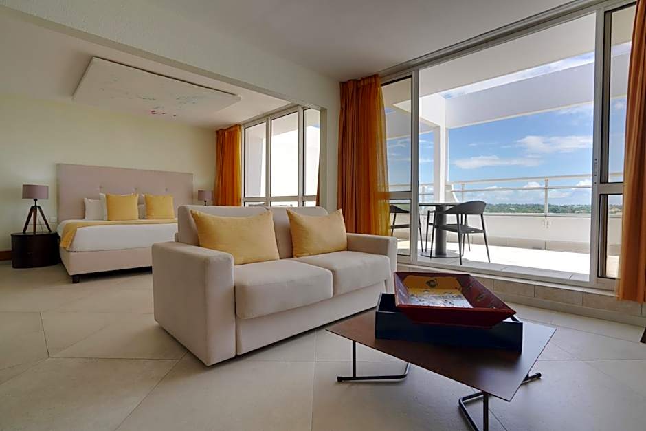Photo 1 of 4 of Junior Suite, Side Sea View
