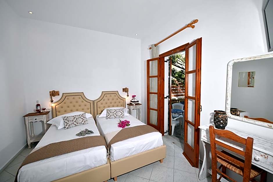 Philoxenia Hotel & Studios