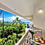 Prime Location! Walk to Beach, Shops & Dining!