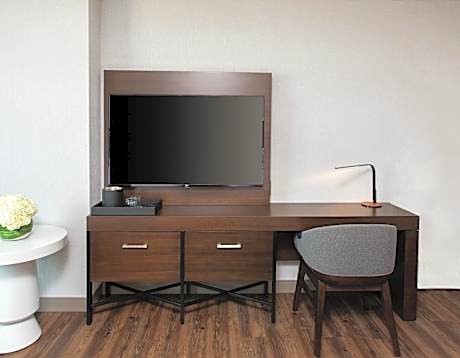 King Room with River View - High Floor