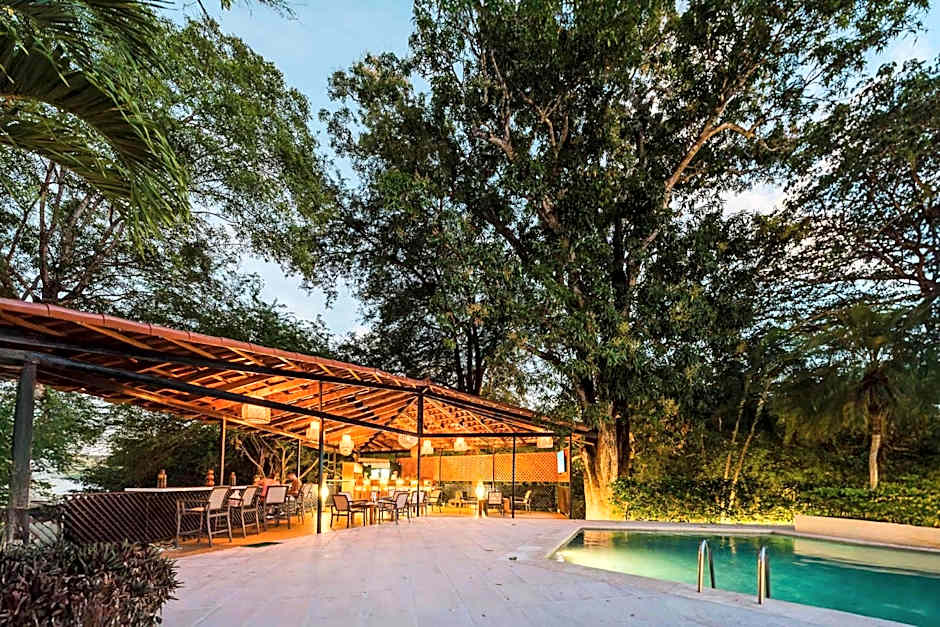 Papagayo Golden Palms Beachfront Hotel