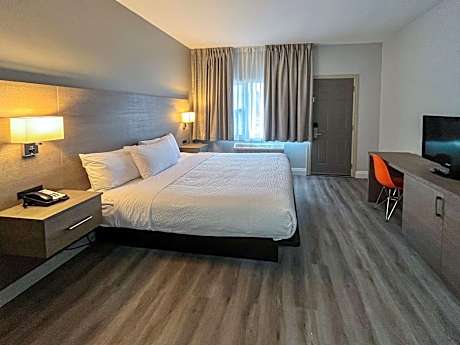 Deluxe King Suite - Non-Smoking