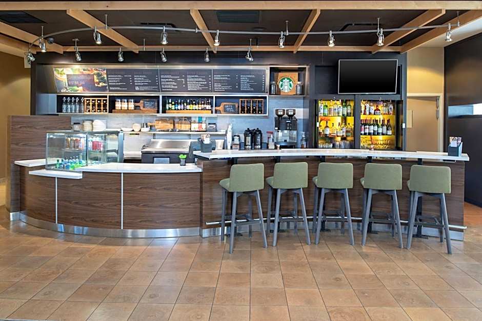 Courtyard by Marriott Milwaukee Airport