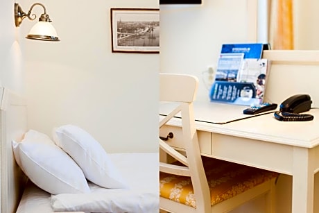 Single Room with Shared Bathroom - Annex