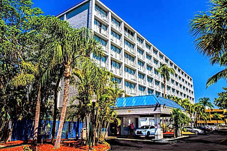North Miami Beach Gardens Inn & Suites