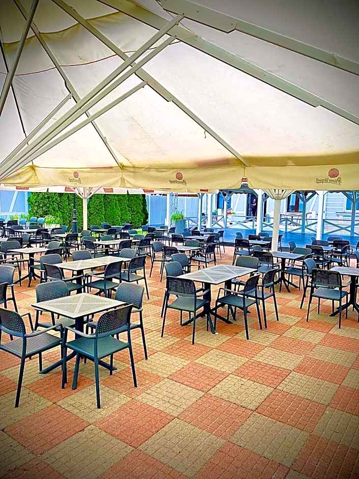 ZAMEK NA PIASKU - Tuż przy Plaży