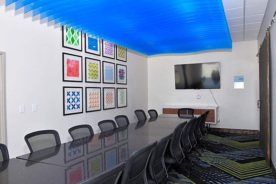 Holiday Inn Express & Suites Bensenville - OHare By IHG