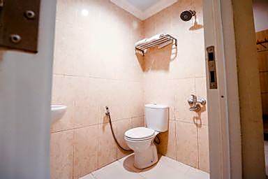 Reddoorz Plus near Makassar Town Square