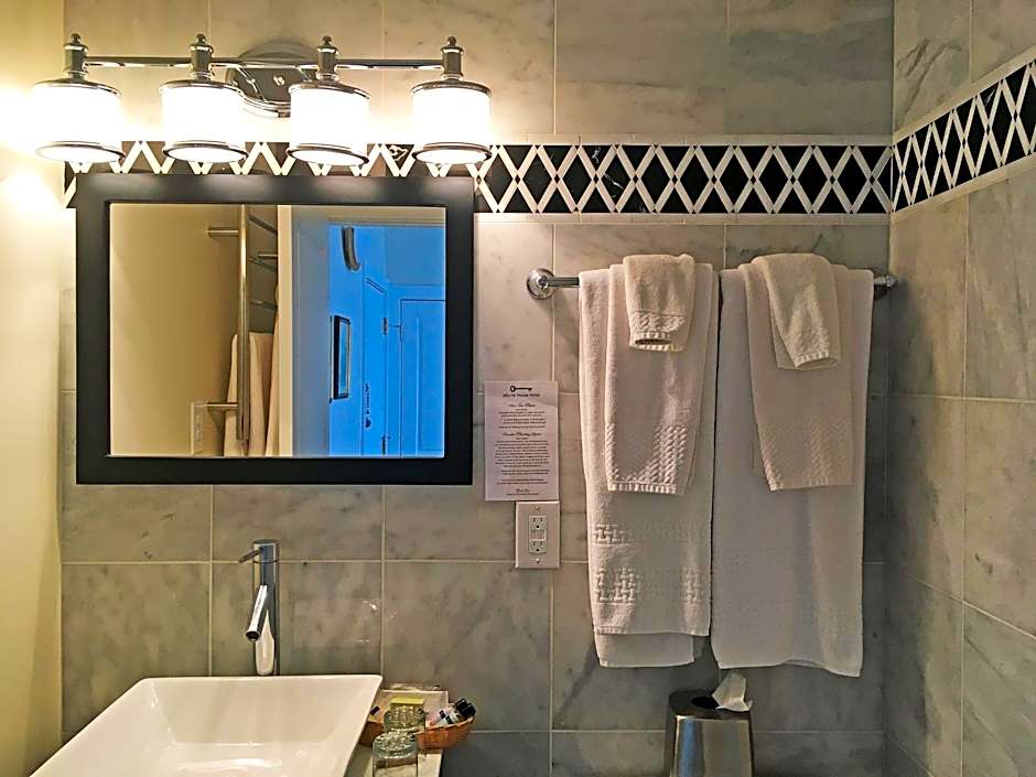 Morris House Hotel - Bed And Breakfast