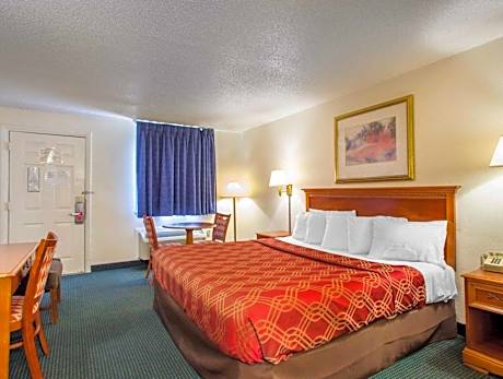 1 King Bed, Nonsmoking