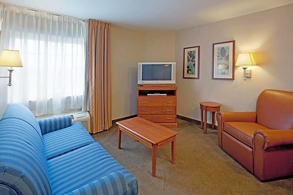 Candlewood Suites-West Springfield By IHG
