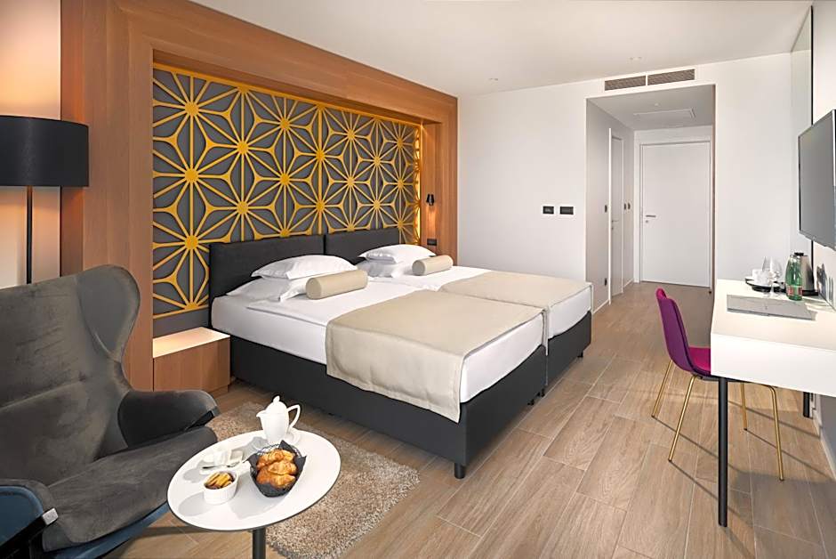 Standard 1 Double Bed or 2 Beds — 7 fotoğraftan 1. fotoğraf