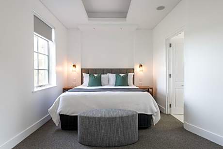 Deluxe Two-Bedroom Suite with Spa Bath - Estate