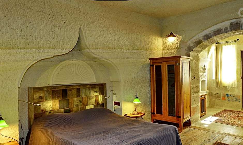 Seki Cave Suites