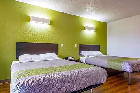 Deluxe Queen Room with Two Queen Beds - Smoking