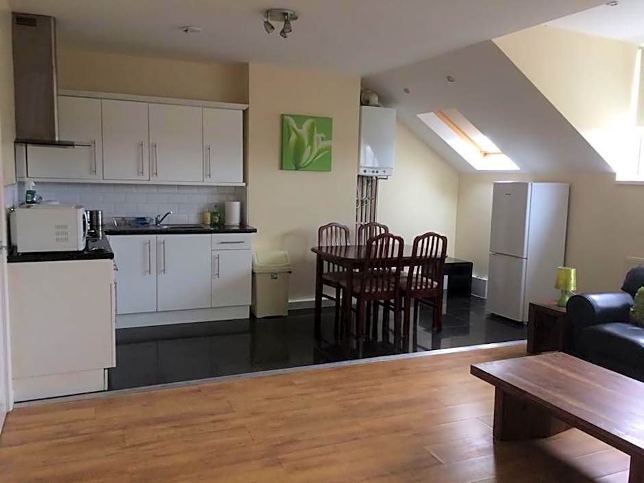 MARLEY MANSIONs APARTMENTS - KING ST REF : 10/3