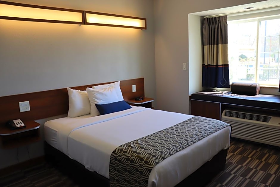 Microtel Inn & Suites by Wyndham Columbus/Near Fort Moore
