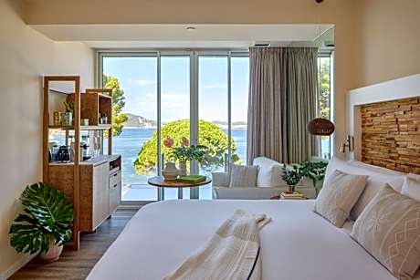 3 Bedrooms Ultimate ME + Suite with Private Pool and Sea View (2adt + 4chd)