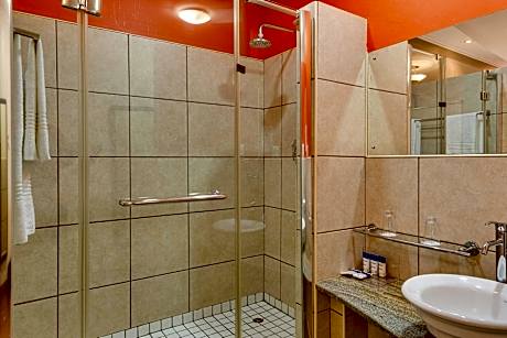 2 Bedroom Executive Suite, Bedroom 1: 1 Double, Bedroom 2: 2 Twin