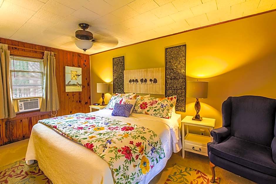 Mountainaire Inn & Log Cabins