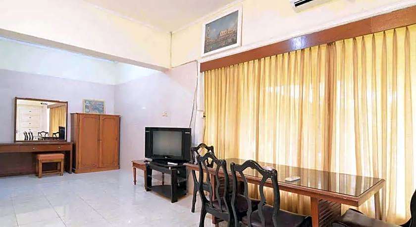 RedDoorz Plus @ Laweyan