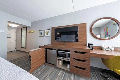 King Suite - Non-Smoking