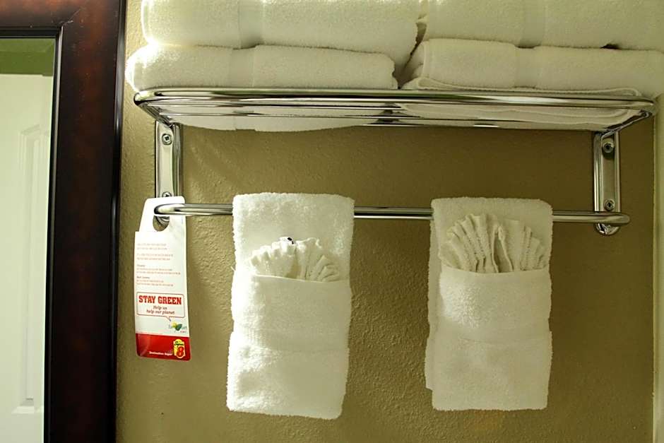 Super 8 by Wyndham Montrose