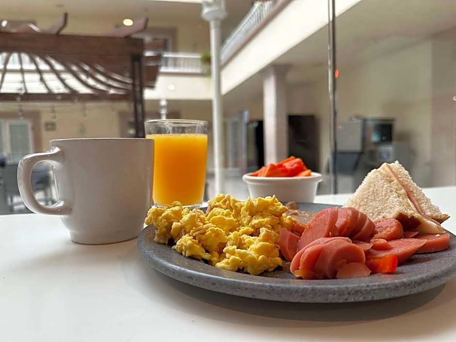 Best Western Plus Monterrey Colon