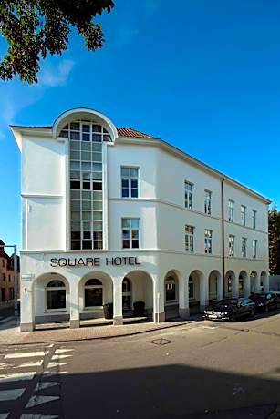 Square Hotel