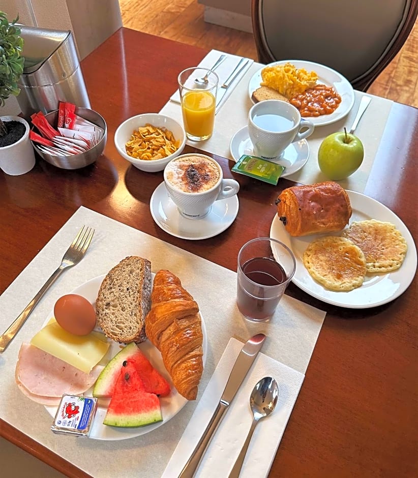 Hotel Drake Longchamp Geneva Switzerland. Rates from CHF124