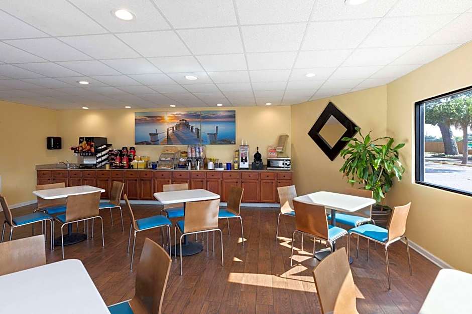 Days Inn by Wyndham Biloxi Beach