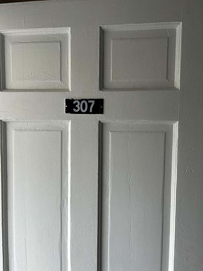 The Admiral Hotel/Motel