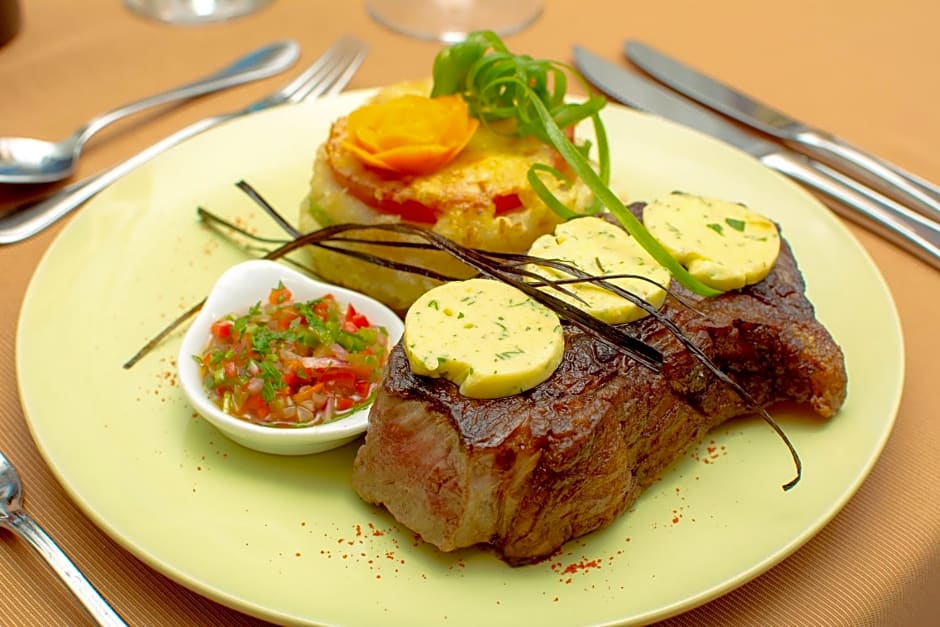 De la Trinidad Hotel