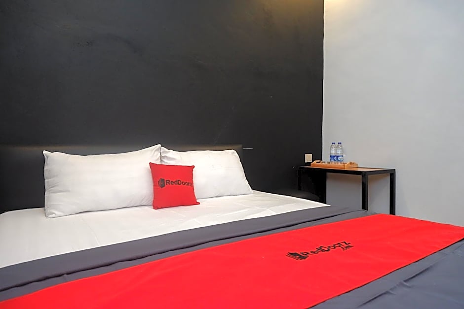 RedDoorz @ Jalan Raya Baturaden 2