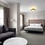 Hotel Phillips Kansas City Curio Collection by Hilton