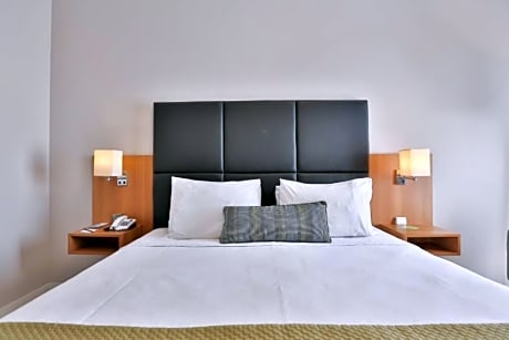 LUXURY QUEEN NON SMOKING