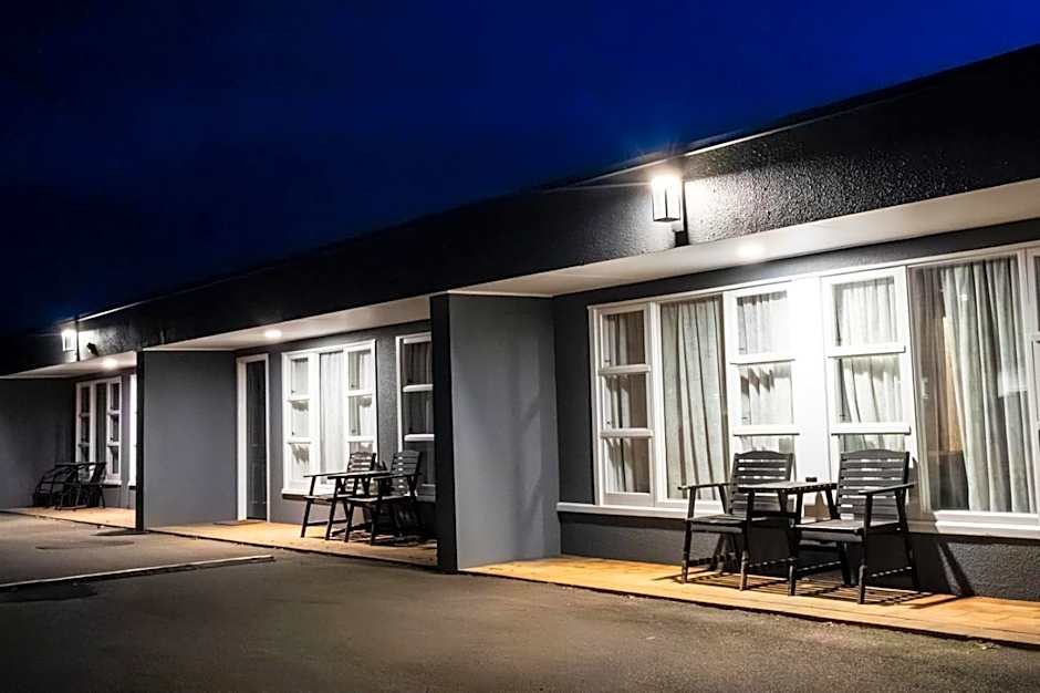 Frimley Lodge Motel - with Airport Shuttle service- Best Location in Town