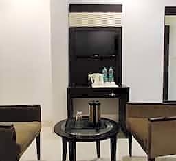 Hotel Anchal Villa By YB Hotels