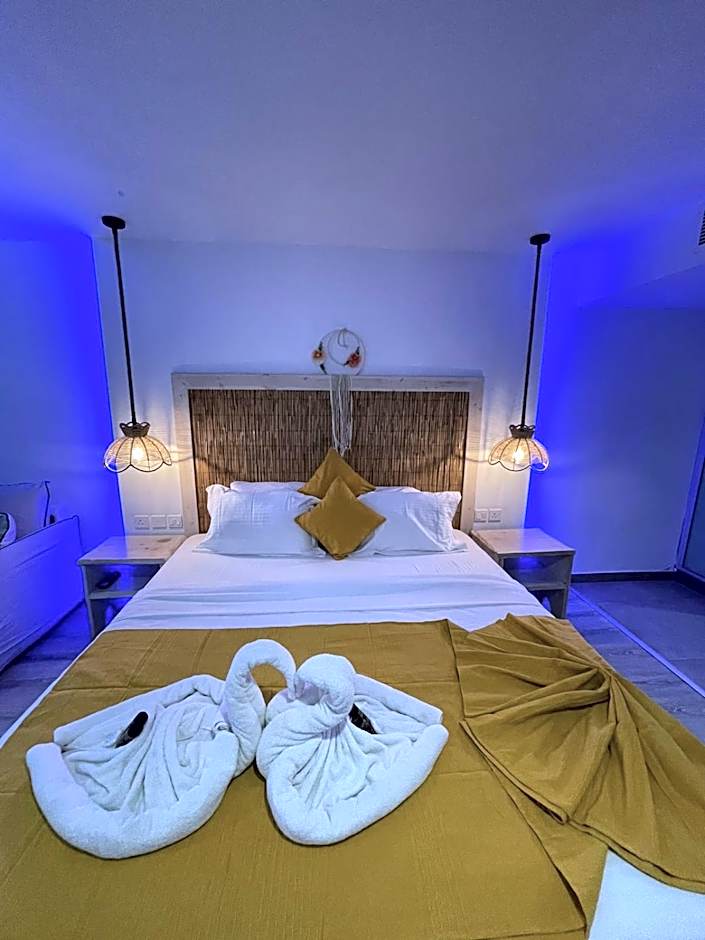 Ocean Dreams Suites - By the Harbour